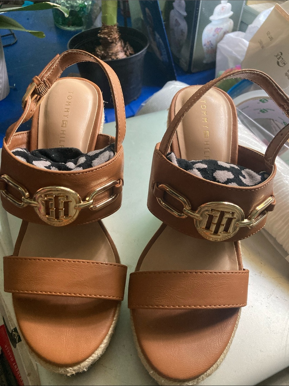 Tommy Hilfiger Brown Leather Platform Slingback Sandals with Gold Emblem